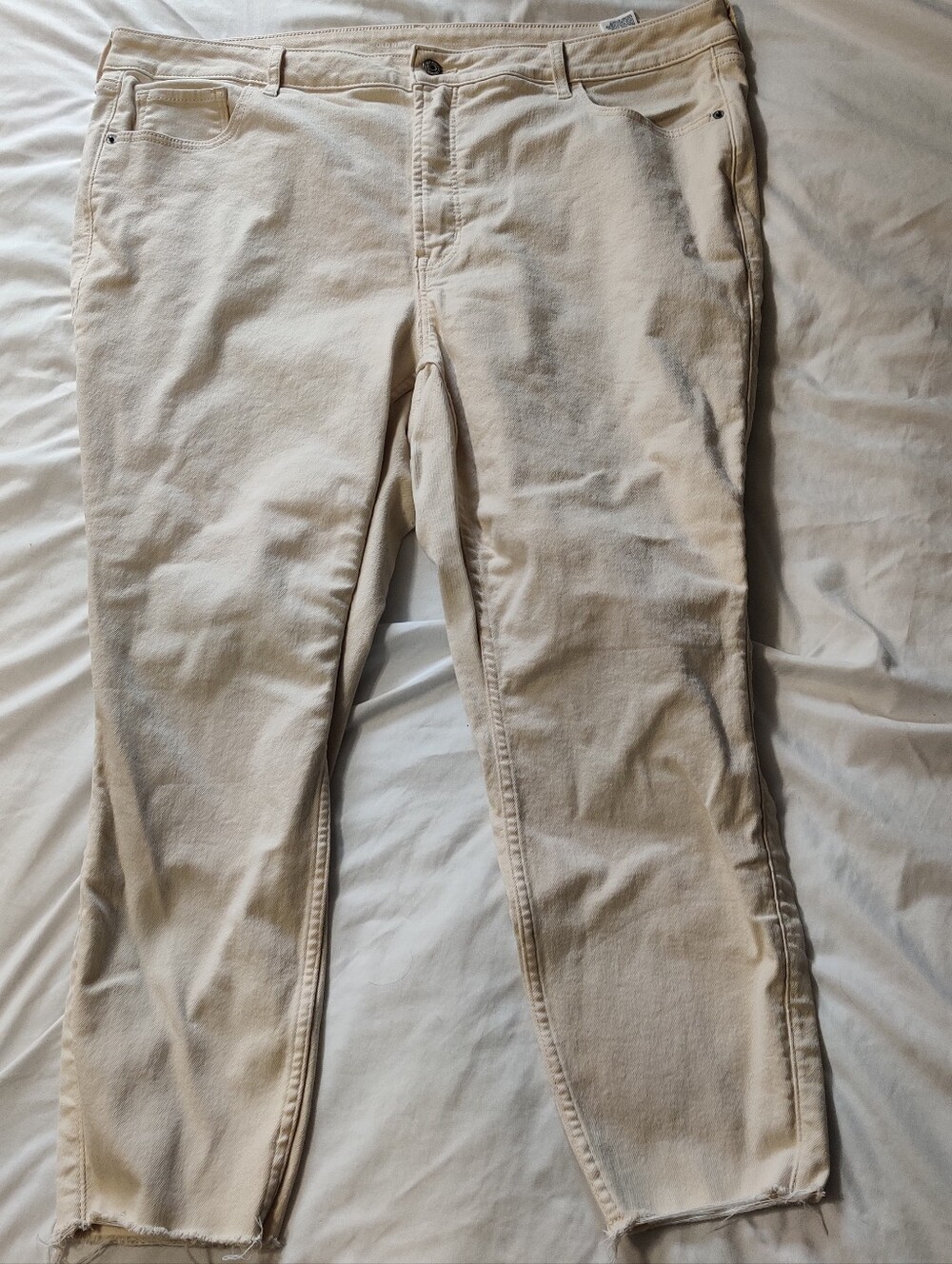 Old Navy Women's 24 Cream Jean Capri Distressed High Rise Stretch Skinny Plus